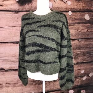 NWT Women's Crewneck Dark Green Soft Pullover Sweater Size Large
